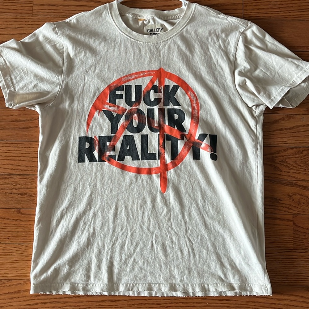Cream gallery dept t shirt size large